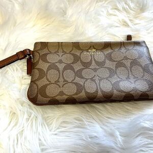 Coach Large Wristlet Clutch Top Zip Brown $125 signature C used